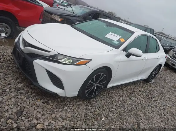 4T1B11HK3JU141166 2018 TOYOTA CAMRY - Image 2
