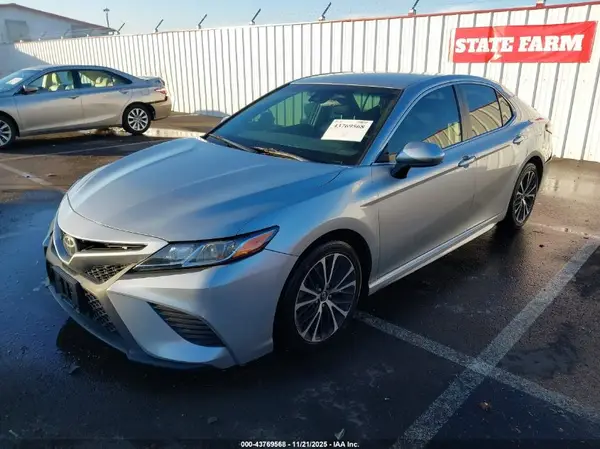 4T1B11HK3JU141264 2018 TOYOTA CAMRY - Image 2