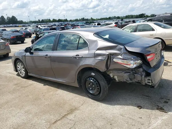 4T1B11HK3JU142835 2018 TOYOTA CAMRY - Image 2