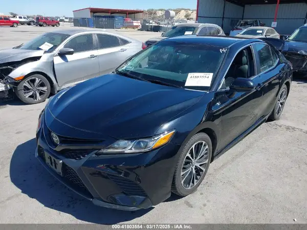4T1B11HK3JU143239 2018 TOYOTA CAMRY - Image 2