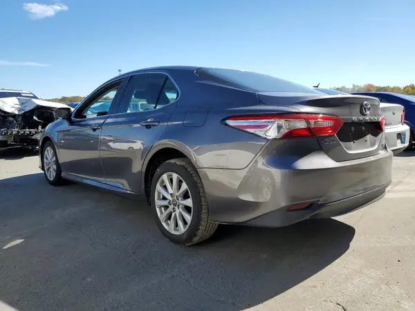 4T1B11HK3JU143810 2018 TOYOTA CAMRY - Image 2