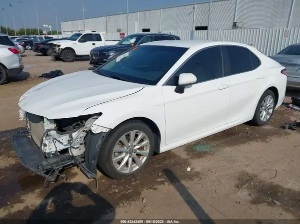 4T1B11HK3JU145086 2018 TOYOTA CAMRY - Image 2