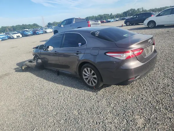 4T1B11HK3JU145105 2018 TOYOTA CAMRY - Image 2