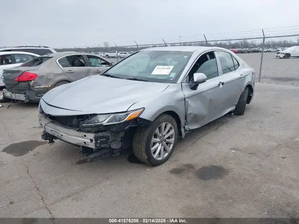4T1B11HK3JU147744 2018 TOYOTA CAMRY - Image 2