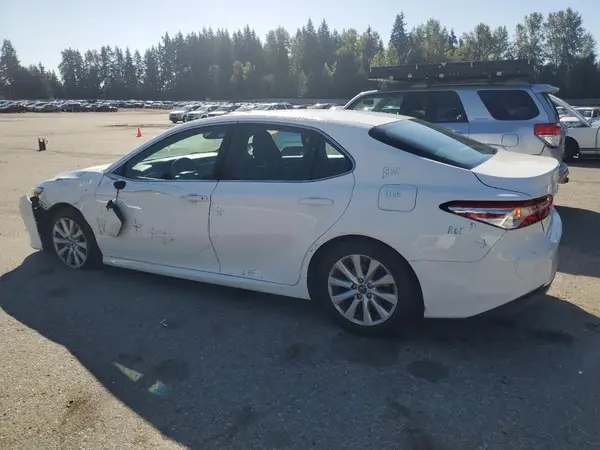 4T1B11HK3JU150272 2018 TOYOTA CAMRY - Image 2