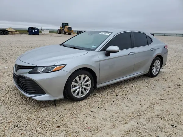 4T1B11HK3JU150739 2018 TOYOTA CAMRY - Image 1