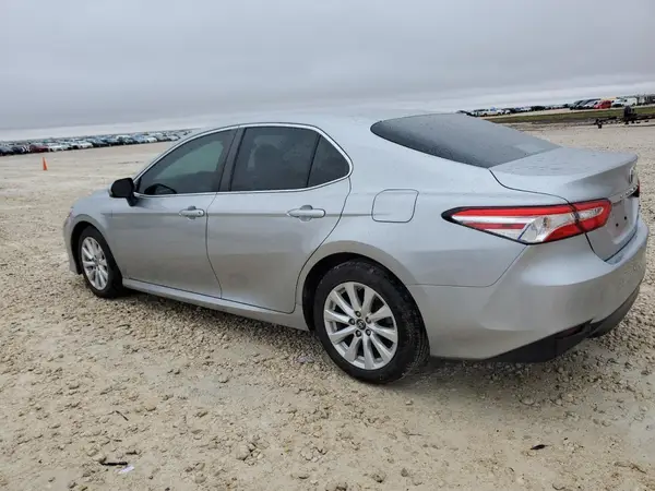 4T1B11HK3JU150739 2018 TOYOTA CAMRY - Image 2