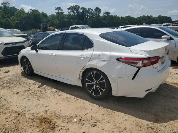 4T1B11HK3JU152443 2018 TOYOTA CAMRY - Image 2