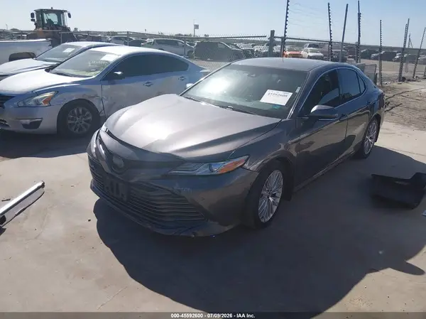 4T1B11HK3JU153589 2018 TOYOTA CAMRY - Image 2