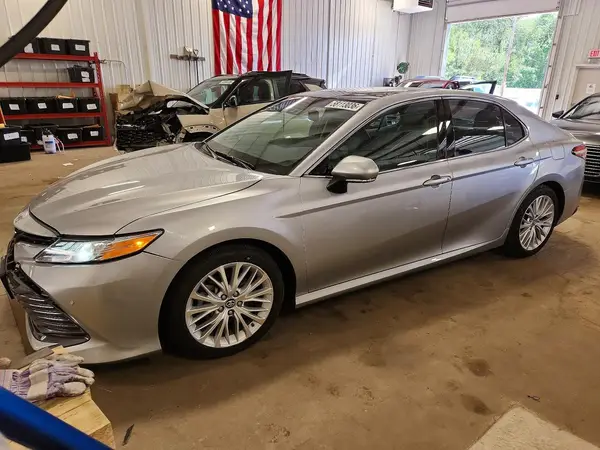 4T1B11HK3JU154533 2018 TOYOTA CAMRY - Image 1