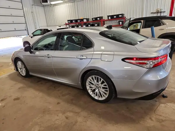 4T1B11HK3JU154533 2018 TOYOTA CAMRY - Image 2