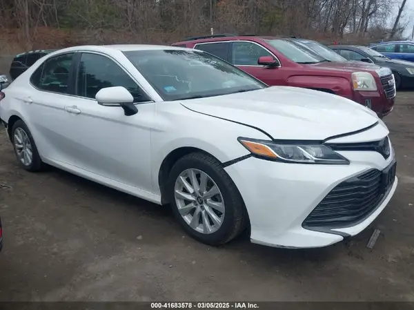 4T1B11HK3JU157514 2018 TOYOTA CAMRY - Image 1