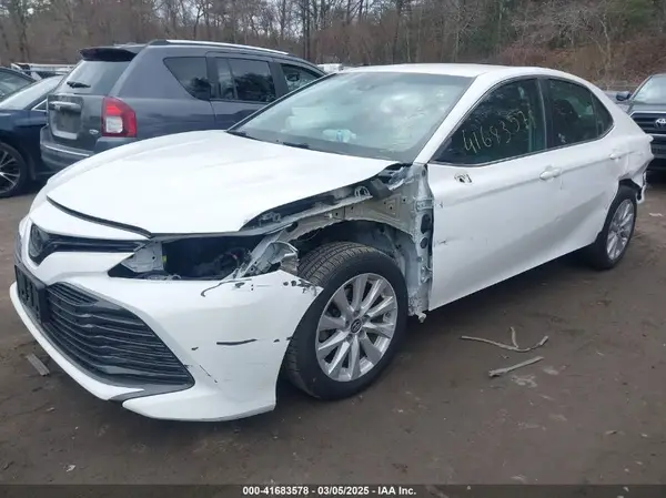 4T1B11HK3JU157514 2018 TOYOTA CAMRY - Image 2