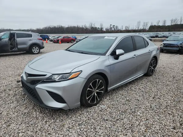 4T1B11HK3JU158341 2018 TOYOTA CAMRY - Image 1