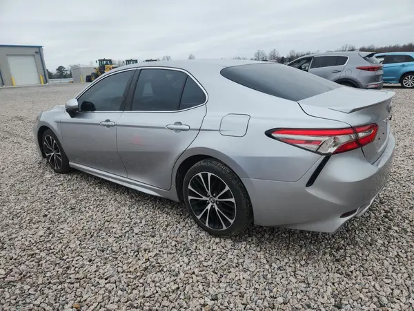 4T1B11HK3JU158341 2018 TOYOTA CAMRY - Image 2