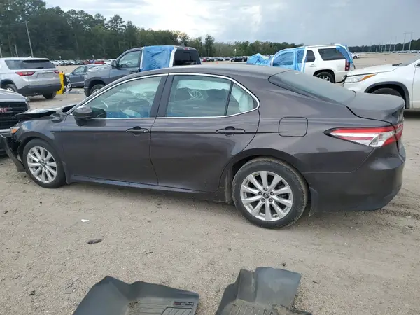 4T1B11HK3JU159571 2018 TOYOTA CAMRY - Image 2