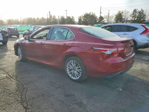 4T1B11HK3JU501696 2018 TOYOTA CAMRY - Image 2