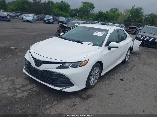 4T1B11HK3JU503660 2018 TOYOTA CAMRY - Image 2