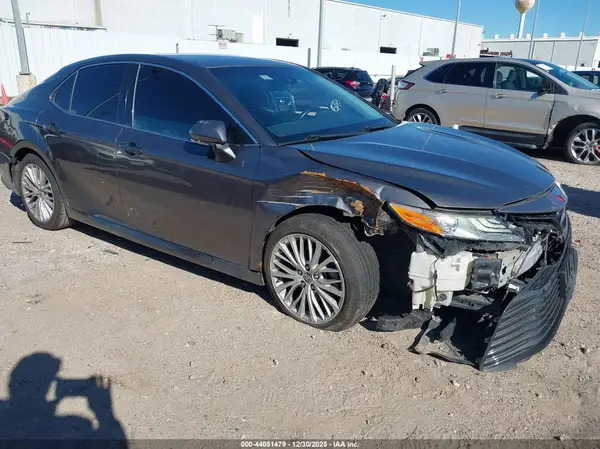 4T1B11HK3JU505652 2018 TOYOTA CAMRY - Image 1