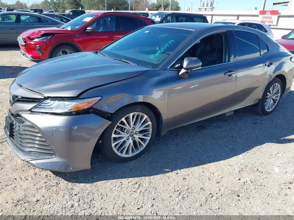 4T1B11HK3JU505652 2018 TOYOTA CAMRY - Image 2
