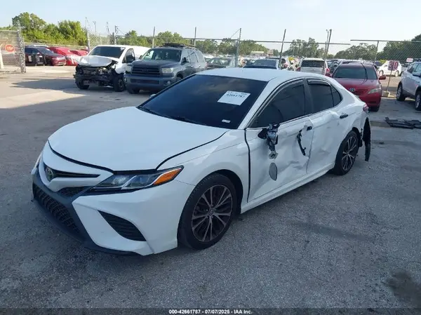 4T1B11HK3JU505795 2018 TOYOTA CAMRY - Image 2