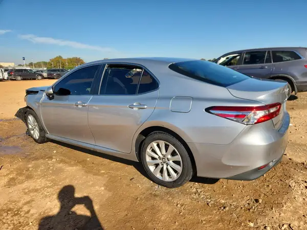 4T1B11HK3JU506090 2018 TOYOTA CAMRY - Image 2