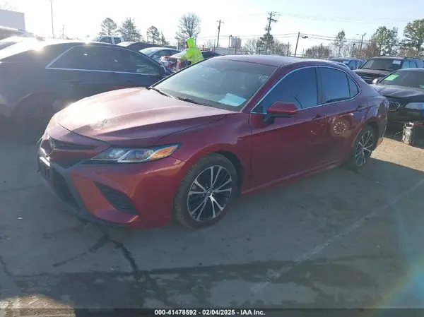 4T1B11HK3JU506137 2018 TOYOTA CAMRY - Image 2