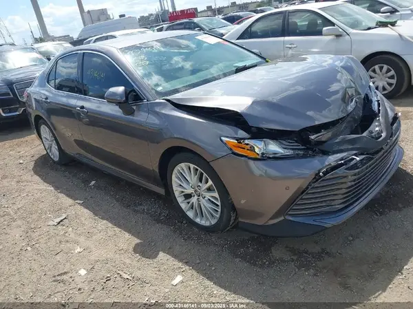 4T1B11HK3JU506154 2018 TOYOTA CAMRY - Image 1