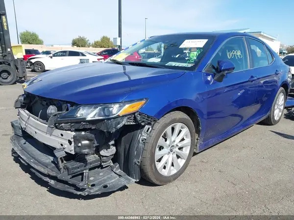 4T1B11HK3JU507482 2018 TOYOTA CAMRY - Image 2