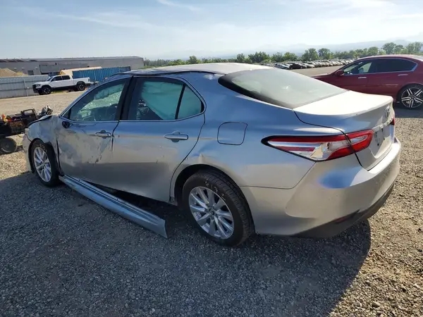 4T1B11HK3JU508499 2018 TOYOTA CAMRY - Image 2