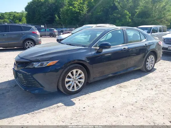 4T1B11HK3JU509622 2018 TOYOTA CAMRY - Image 2