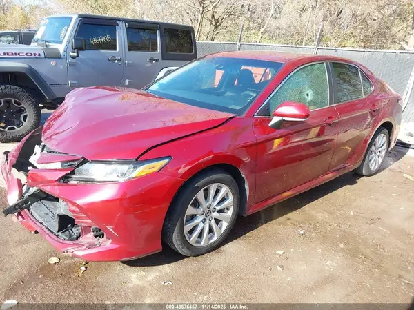 4T1B11HK3JU510141 2018 TOYOTA CAMRY - Image 2