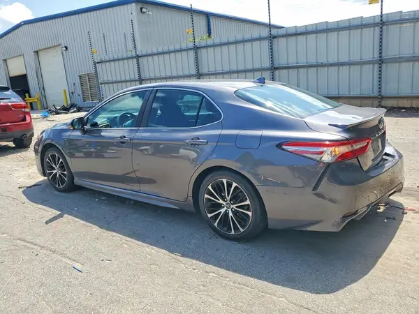 4T1B11HK3JU511189 2018 TOYOTA CAMRY - Image 2