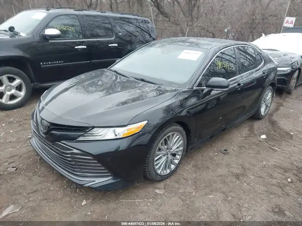 4T1B11HK3JU511368 2018 TOYOTA CAMRY - Image 2