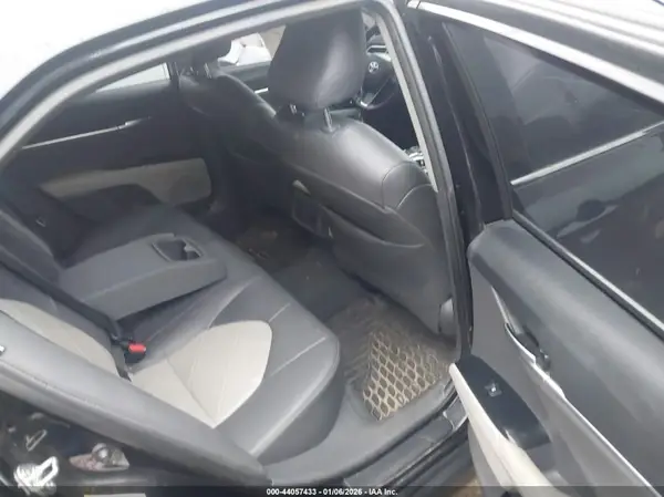 4T1B11HK3JU511368 2018 TOYOTA CAMRY - Image 8