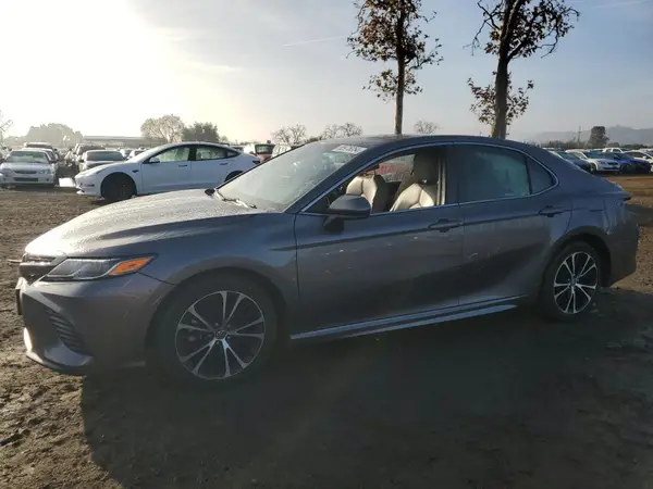4T1B11HK3JU511824 2018 TOYOTA CAMRY - Image 1