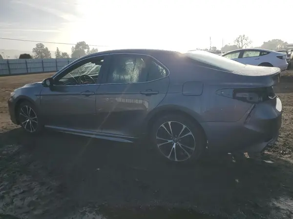 4T1B11HK3JU511824 2018 TOYOTA CAMRY - Image 2