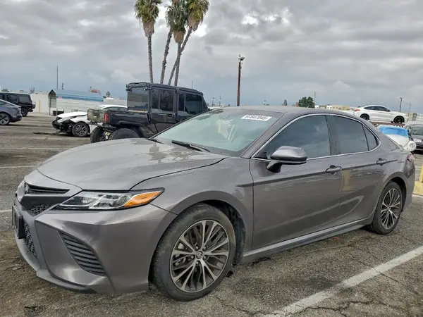 4T1B11HK3JU512469 2018 TOYOTA CAMRY - Image 1
