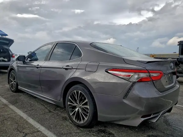 4T1B11HK3JU512469 2018 TOYOTA CAMRY - Image 2