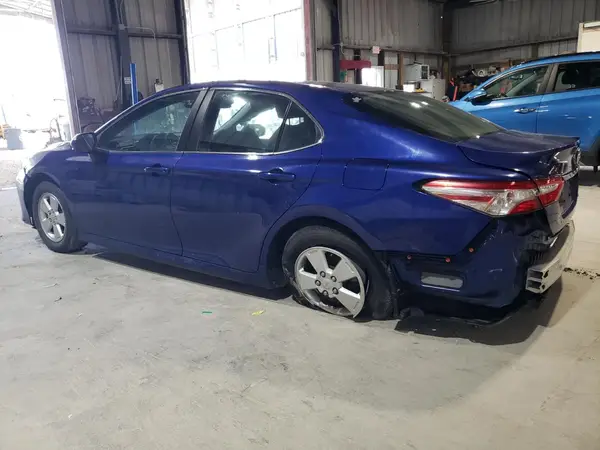 4T1B11HK3JU513069 2018 TOYOTA CAMRY - Image 2