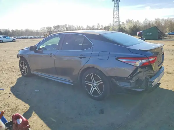 4T1B11HK3JU513508 2018 TOYOTA CAMRY - Image 2