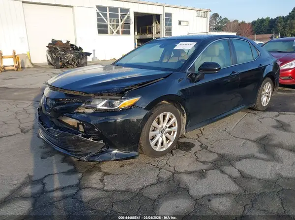 4T1B11HK3JU514254 2018 TOYOTA CAMRY - Image 2