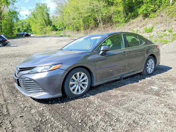 4T1B11HK3JU516358 2018 TOYOTA CAMRY - Image 1