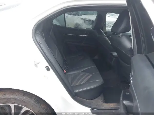 4T1B11HK3JU518370 2018 TOYOTA CAMRY - Image 8