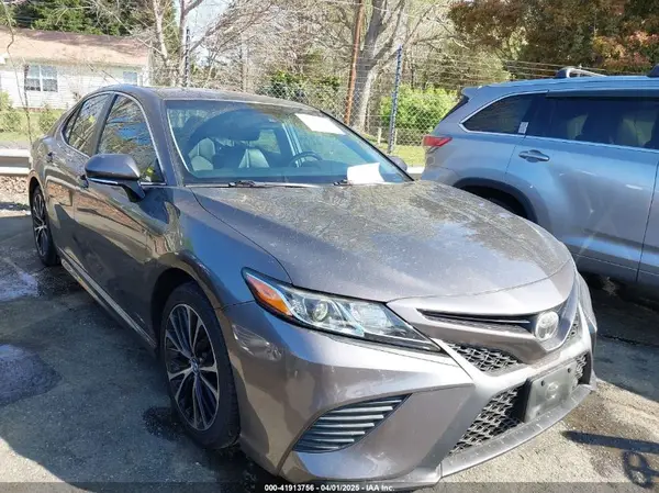 4T1B11HK3JU518806 2018 TOYOTA CAMRY - Image 1
