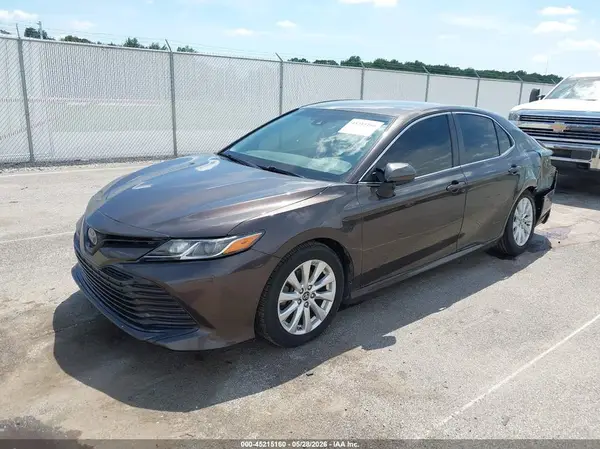 4T1B11HK3JU519485 2018 TOYOTA CAMRY - Image 2