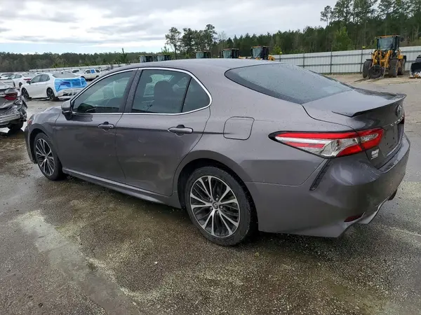 4T1B11HK3JU520412 2018 TOYOTA CAMRY - Image 2