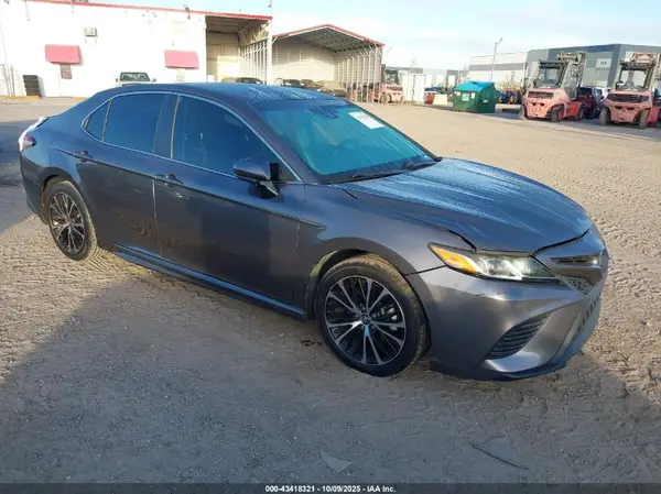 4T1B11HK3JU520510 2018 TOYOTA CAMRY - Image 1