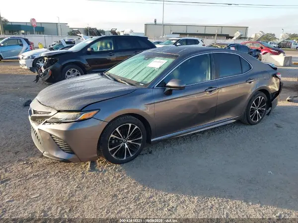 4T1B11HK3JU520510 2018 TOYOTA CAMRY - Image 2