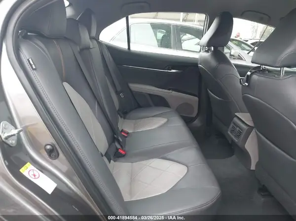 4T1B11HK3JU520734 2018 TOYOTA CAMRY - Image 8